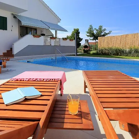 펜션 My Dalmatia - Beatrice With Private Swimming Pool 자다르