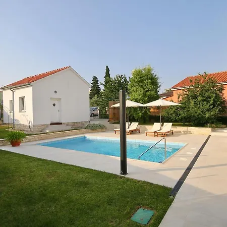 My Dalmatia - Beatrice With Private Swimming Pool 펜션